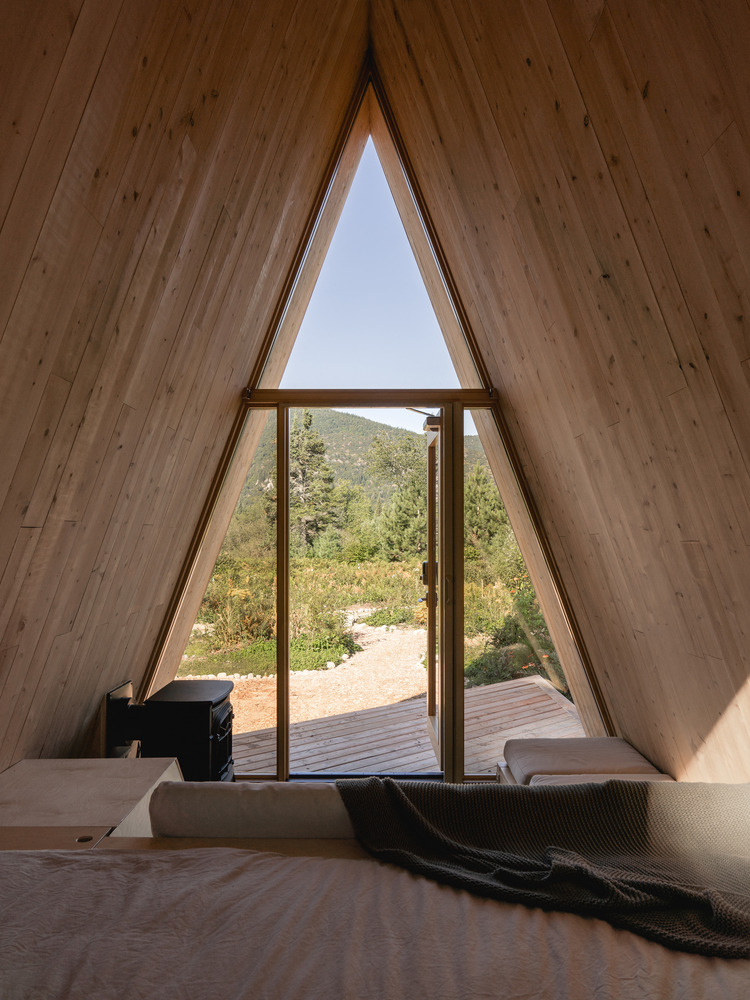 This week's pick for #CabinoftheDay is Farouche Tremblant by Atelier l'Abri. Photos by Raphaël Thibodeau
#cabins #moderncabins #cabindesign #cabininspo #moderndesign #designinspiration #cabininthewoods