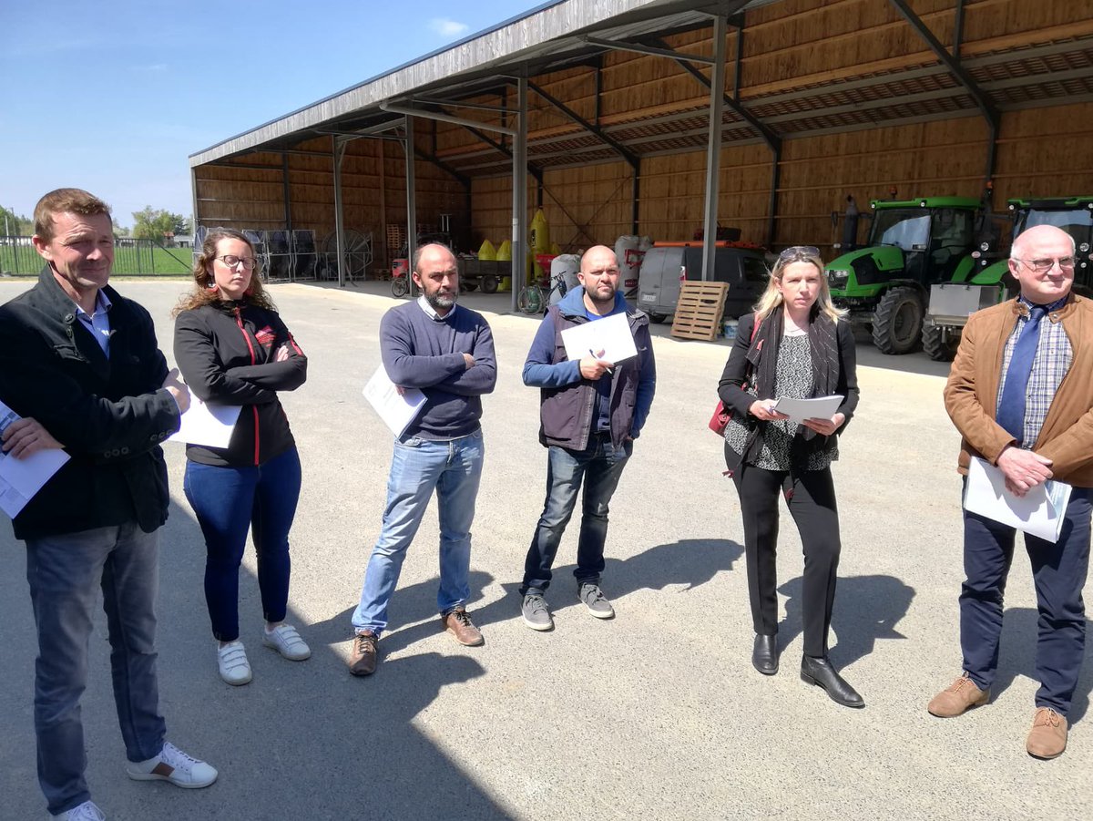 Accueil sur l'exploitation maraîchère Breau-Lissonnet, à Villebernier, de nos parlementaires. 
Discussions  sur l'irrigation, l'emploi, le manque de compétitivité et le coût de l'énergie. 
<a href="/manulachaize/">LACHAIZE Emmanuel</a> 
#fdsea49 #fdsea #fnsea #agriculture #onvousnourrit #maineetloire #anjou