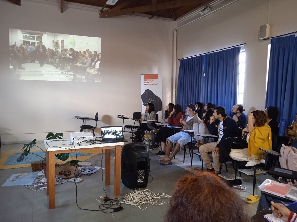 Rosalux_ES_PT's tweet photo. Seguimos en Sao Paulo con @LA_PAH y @MTD_Nacional, ahora compartiendo #ElPrimerDía, un documental exquisito que explica el funcionamiento de #LaPAH desde las asambleas de bienvenida. 

Si tú también quieres verlo, puedes hacerlo aquí:  https://t.co/MjERDnOojx https://t.co/HTcN8UKm58