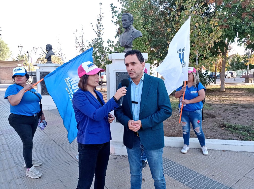 dr_marconunez's tweet photo. Estuvimos compartiendo con vecinos y vecinas de las comunas de Los Andes y Calle Larga. Muchas gracias por el cariño y apoyo de siempre.

Este próximo 7 de mayo, en la Región de Valparaíso y el valle de Aconcagua @marconunez
#consejeroconstitucional #vota2

¡Todo por Chile! ✌️ https://t.co/X5B3YRrxqC