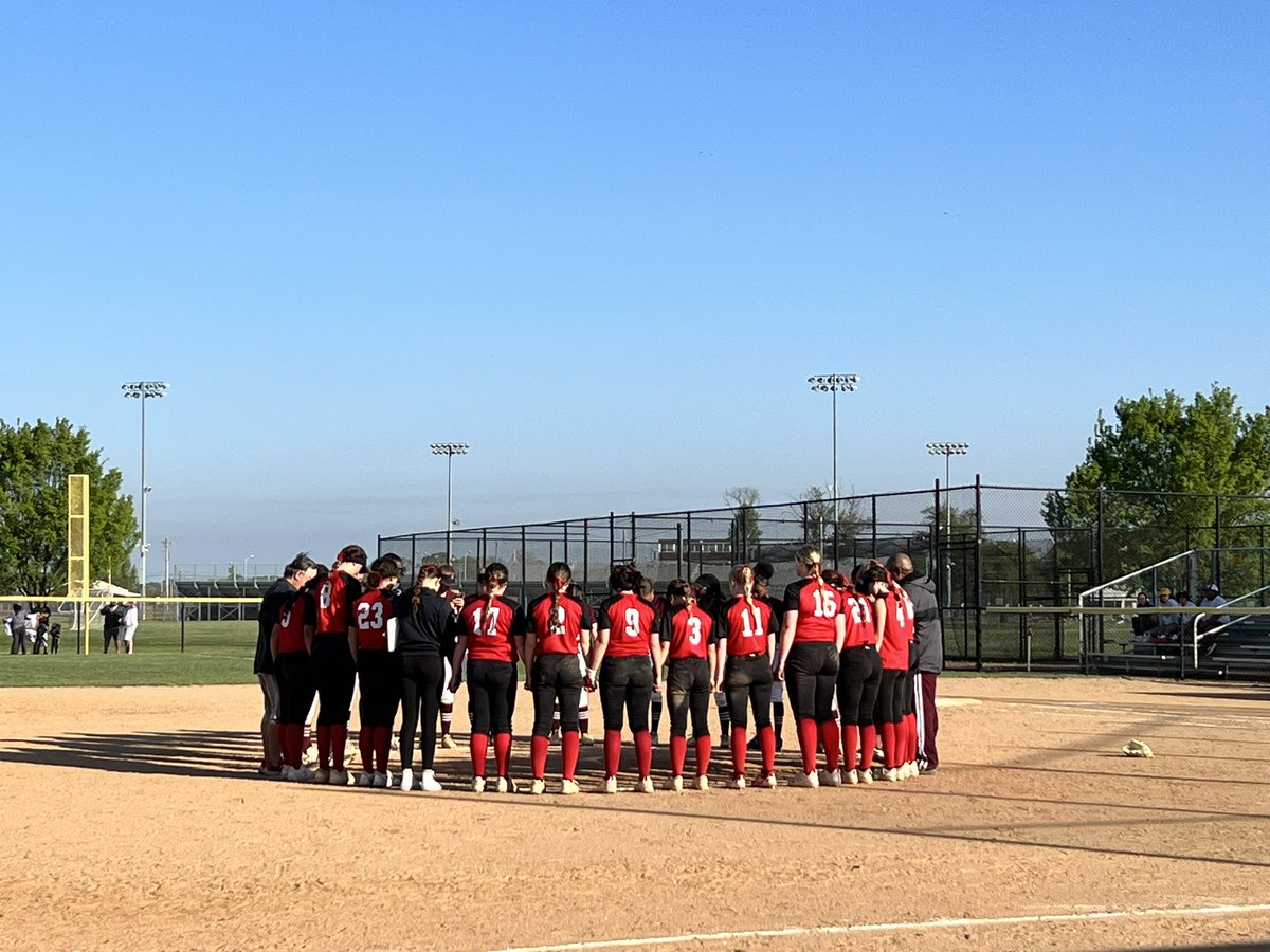 CheyenneSilves's tweet photo. More than just a game 🙏 Polytech and Milford softball joined together in prayer after a tight game. Each girl wore red in honor of Laurel High School basketball player Corey. @POLYTECHSoftba1 @1stStateSports @DelmarvaSports @302sports @MilfordSoftbal1 https://t.co/qtlsPslM2U