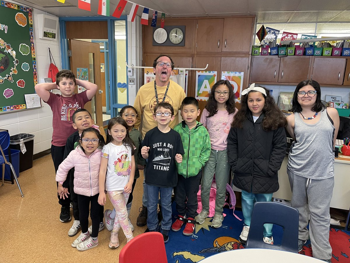 MrsMKula's tweet photo. Happy Birthday to our principal Mr. Greenberg! Our Travel Club took Mr G to Ireland this morning for a quick virtual trip to celebrate!! 
#pennoyerpride https://t.co/wuH1pTyTqO