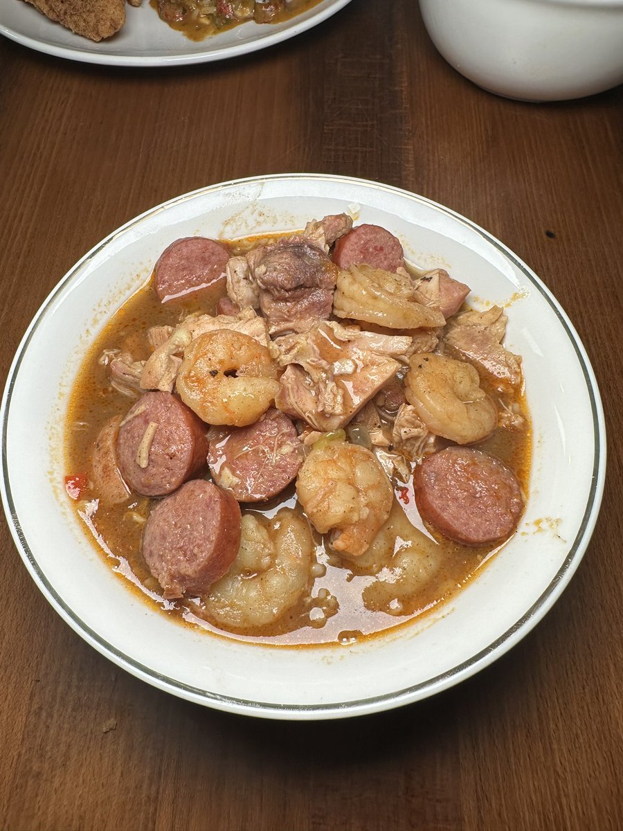 EricEatsHTX's tweet photo. Butter Funk Kitchen 
📍8511 Scott St, Houston, Tx 
IG: ButterFunkHouston

Catfish w/ Etouffee 
Shrimp Pasta 
Fried Chicken w/ Mac &amp; Red Beans 
Gumbo https://t.co/YP2FGk5ZJe