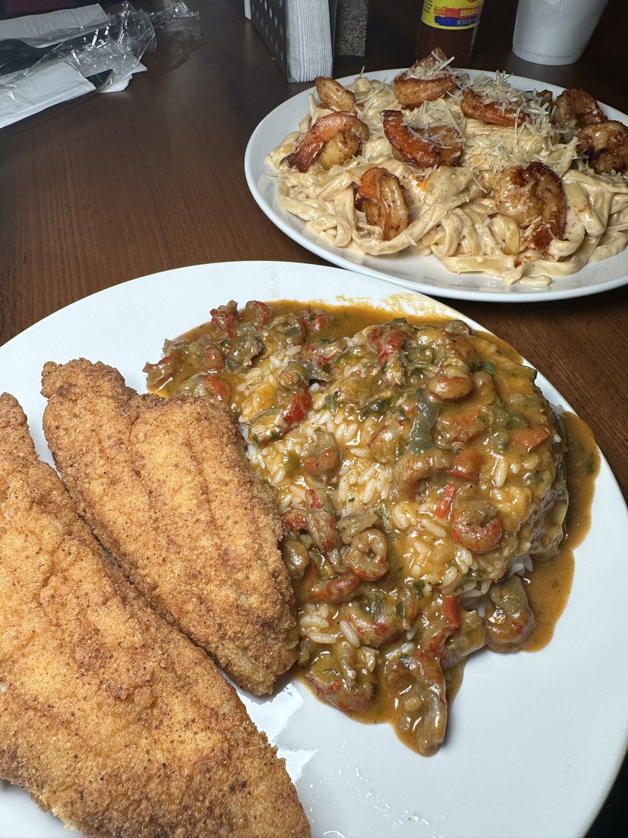 EricEatsHTX's tweet photo. Butter Funk Kitchen 
📍8511 Scott St, Houston, Tx 
IG: ButterFunkHouston

Catfish w/ Etouffee 
Shrimp Pasta 
Fried Chicken w/ Mac &amp; Red Beans 
Gumbo https://t.co/YP2FGk5ZJe