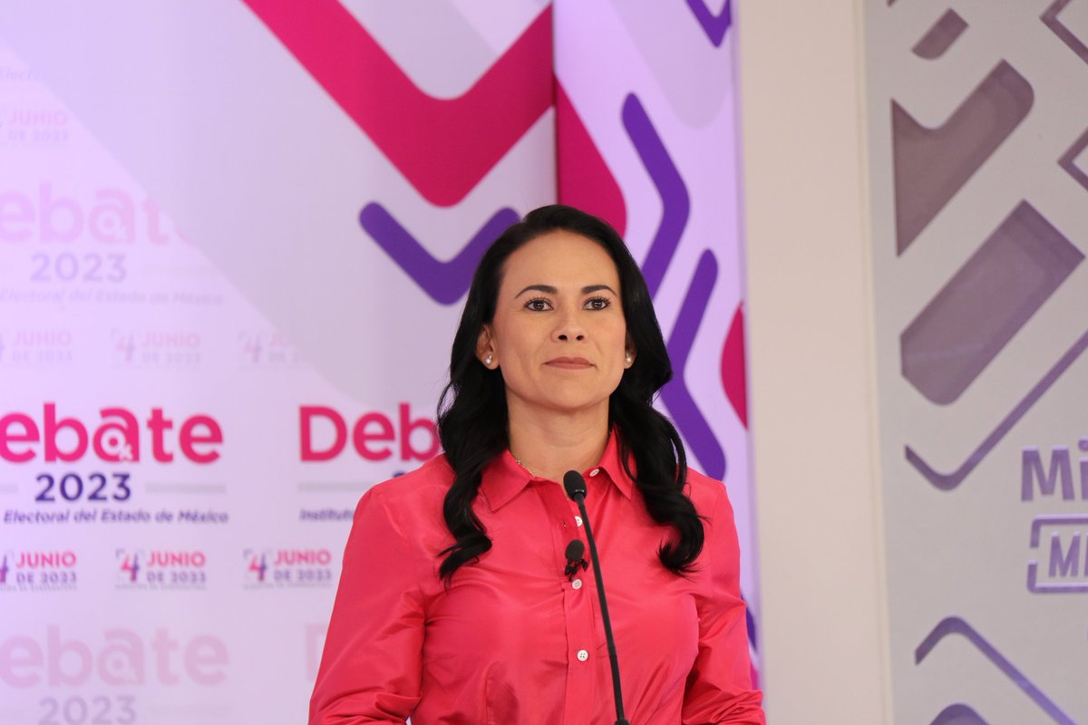 AnaLiliaHerrera's tweet photo. En el #DebateEdoMéx, @AlejandraDMV demostró capacidad para:

➡️Combatir la corrupción.
➡️Erradicar la violencia de género.
➡️Resolver los problemas de los servicios públicos.
➡️Mejorar los espacios para la recreación e impulsar la cultura.

#VotaPRI 🔴

#AleGanóElDebate https://t.co/DA7SsllN0F