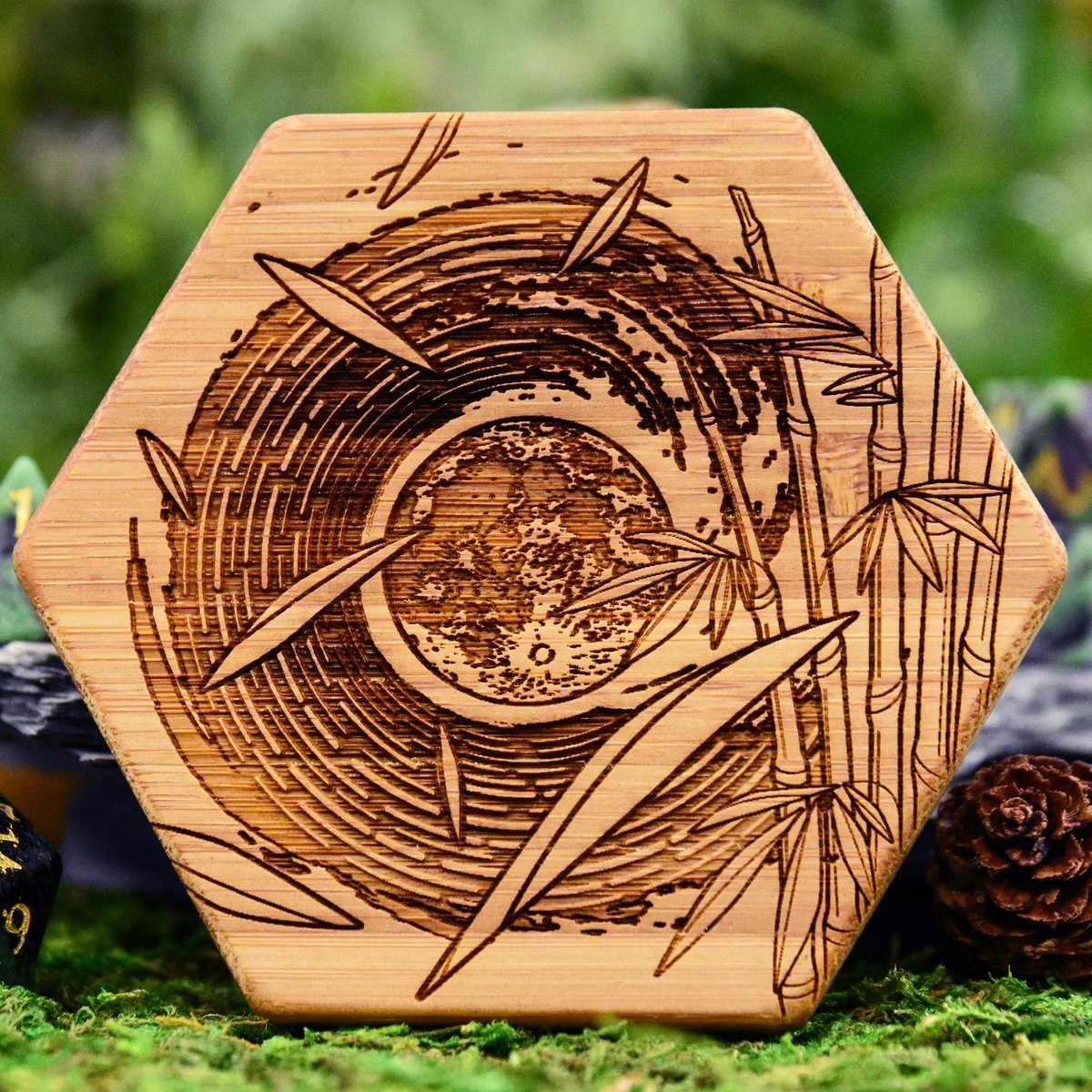 ElderwoodBoxes's tweet photo. Betsy's showed us her new design for some bamboo Hex Chests! She won't admit it, but we're pretty sure she's been playing a druid at her Friday night game.
#woodworking #laserart #dicebox #renewablematerial #EarthDay https://t.co/tmWk1UZ8mY