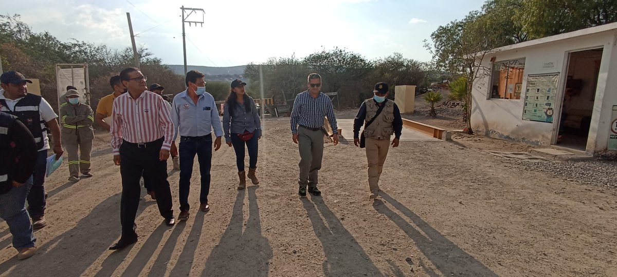 PROPAEO_OAX's tweet photo. Con el compromiso del Municipio de Huajuapan de León de regularizar su tiradero a cielo abierto, que adquirieron con la #PROPAEO el Procurador @JErnestoRuiz dio la instrucción de levantar la medida de seguridad impuesta a este sitio para iniciar los trabajos de saneamiento. https://t.co/NfpBOI55k9