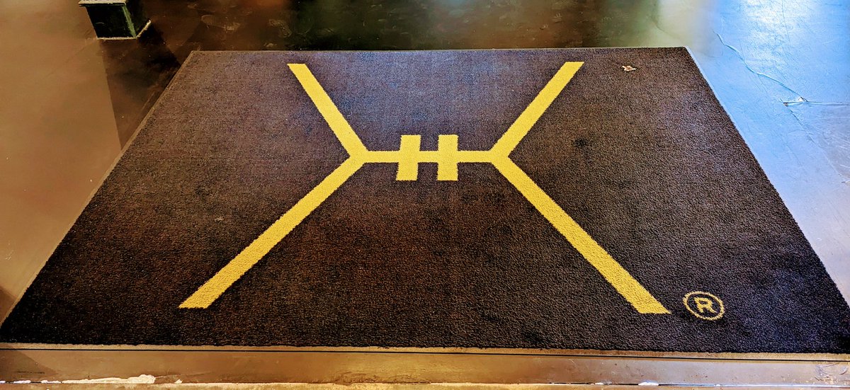 phytools_liam's tweet image. This is the logo of the hotel I&apos;m staying at for my seminar visit to @gwbiology @GWtweets. Coincidence? I don&apos;t think so.... #FourTaxonStatement #Phylogenetics