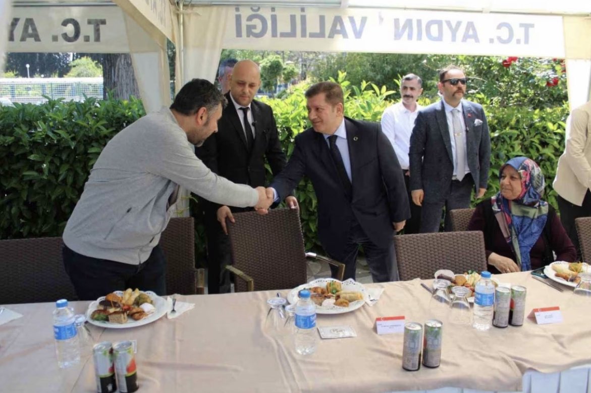 drmgodekmerdan's tweet photo. Ramazan Bayramı resmi bayramlaşma törenini Aydın Protokolümüzün ve vatandaşlarımızın katılımıyla gerçekleştirdik. https://t.co/ws7HYLZLr3