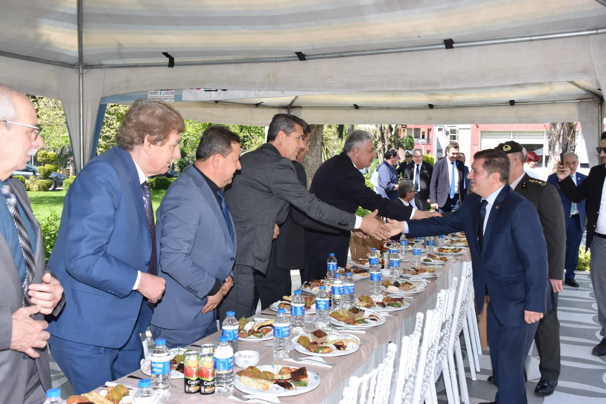 Ramazan Bayramı resmi bayramlaşma törenini Aydın Protokolümüzün ve vatandaşlarımızın katılımıyla gerçekleştirdik.