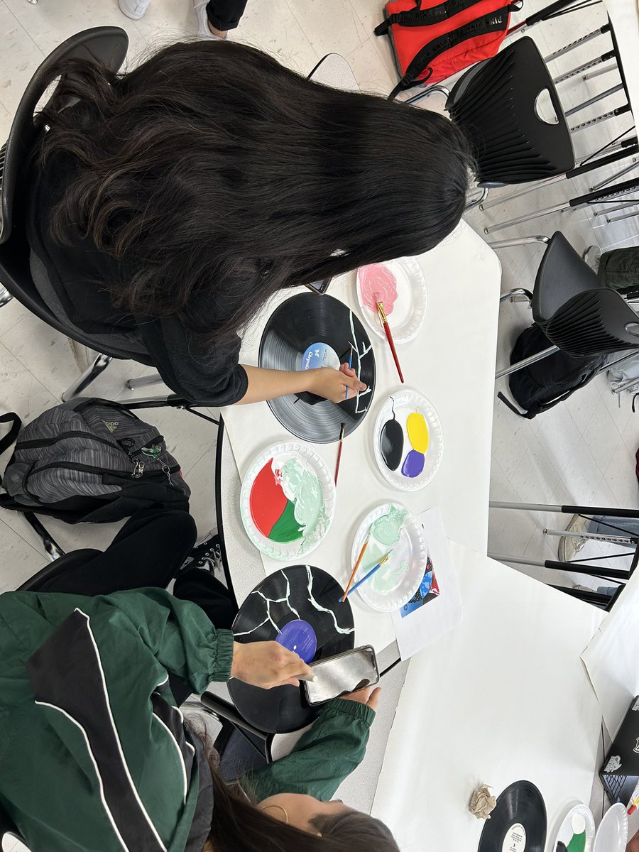 Nina Cavender (she/her) tweet media