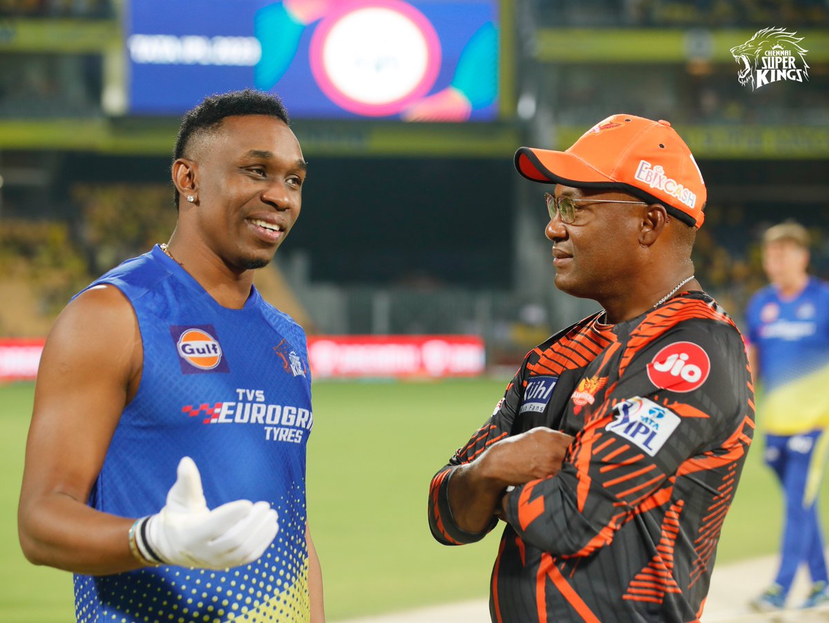 ChennaiIPL's tweet photo. This maroon 4⃣0⃣0⃣* club is a special one! 🔝
#LegendsOfCricket #WhistlePodu #Yellove #CSKvSRH https://t.co/gO69VS01i0