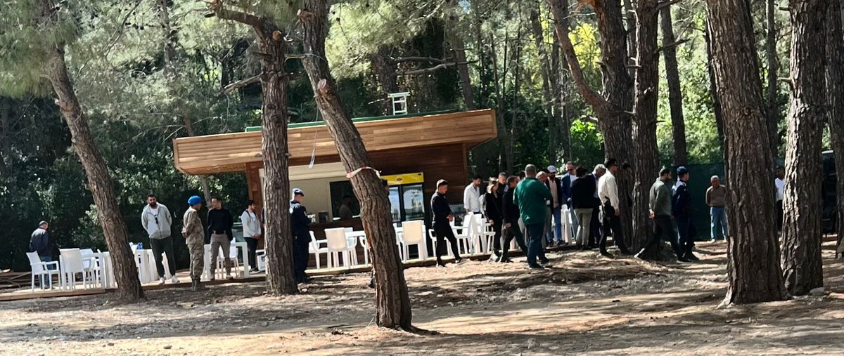 YusufYavuz3's tweet photo. Burası Phaselis Alacasu köyü. Kültür ve Turizm Bakanlığı’nın inşa ettiği halk plajının Mahkemenin yürütmeyi durdurma kararına rağmen açılışa hazırlanması, seçim öncesi derme-çatmalığın bir başka örneğini oluşturuyor. Burası 1. Derece sit ve milli park üstelik. Sözün bittiği yer.. https://t.co/dghCIlLsEH
