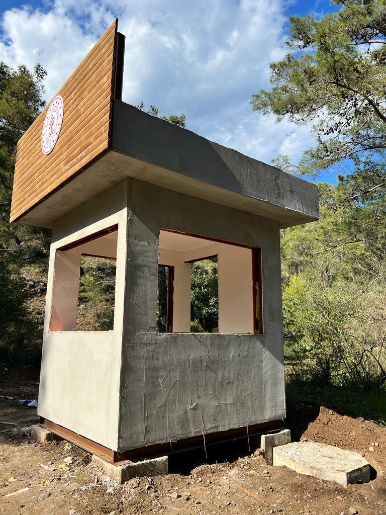YusufYavuz3's tweet photo. Burası Phaselis Alacasu köyü. Kültür ve Turizm Bakanlığı’nın inşa ettiği halk plajının Mahkemenin yürütmeyi durdurma kararına rağmen açılışa hazırlanması, seçim öncesi derme-çatmalığın bir başka örneğini oluşturuyor. Burası 1. Derece sit ve milli park üstelik. Sözün bittiği yer.. https://t.co/dghCIlLsEH