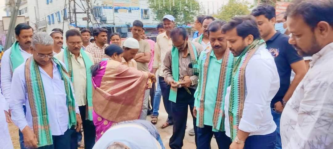 BiswalSouvic's tweet photo. ଜନସାଧାରଣ, ବିଭାଗୀୟ ଅଧିକାରୀ ଏବଂ ଯୁବ ତଥା ବରିଷ୍ଠ ନେତୃମଣ୍ଡଳୀ ଓ କର୍ମକର୍ତ୍ତା ବୃନ୍ଦ ଉପସ୍ଥିତ ଥିଲେ। ସଭିଙ୍କୁ ମୋର ଆନ୍ତରିକ ଶୁଭେଚ୍ଛା ଓ ଧନ୍ୟବାଦ୍ ଜଣାଉଛି।🙏
#ଉନ୍ନତି_ପଥରେ_କଟକ_ମହାନଗର 👏 #ChoudwarCuttack
#DevelopmentWorksInCuttack #Odisha https://t.co/ELqdk3cFGg