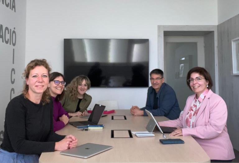 competecs's tweet photo. Meeting with our Educational Technology visitors @margaridaromero from the @Univ_CotedAzur, @mm_kramer from @UniCologne and @sofiavillamo from @UIBuniversitat // Welcome and see you soon! https://t.co/MhYCAgXZEX