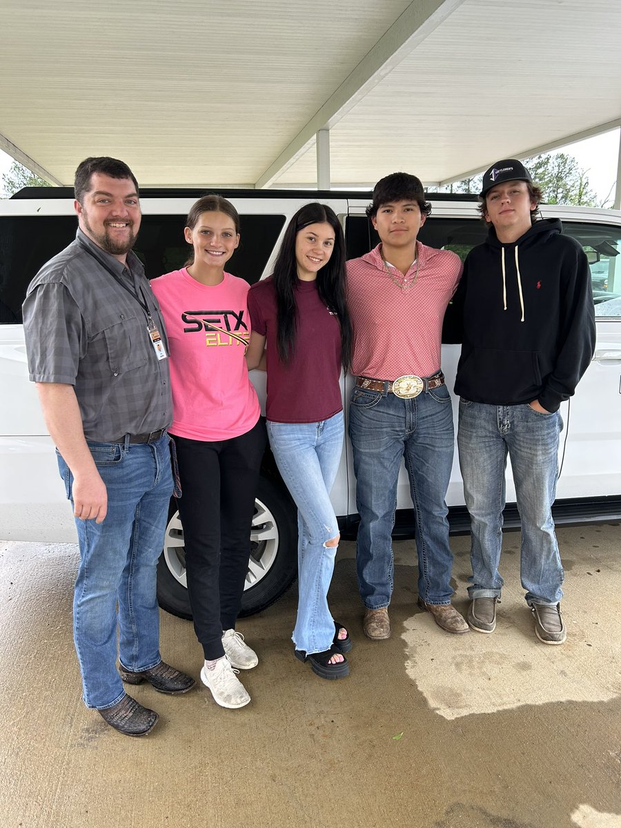 CandaceDagle's tweet photo. Good luck to our students headed to Lubbock for the Texas FFA State Horse Evaluation Contest! https://t.co/bK1AqXeH0I