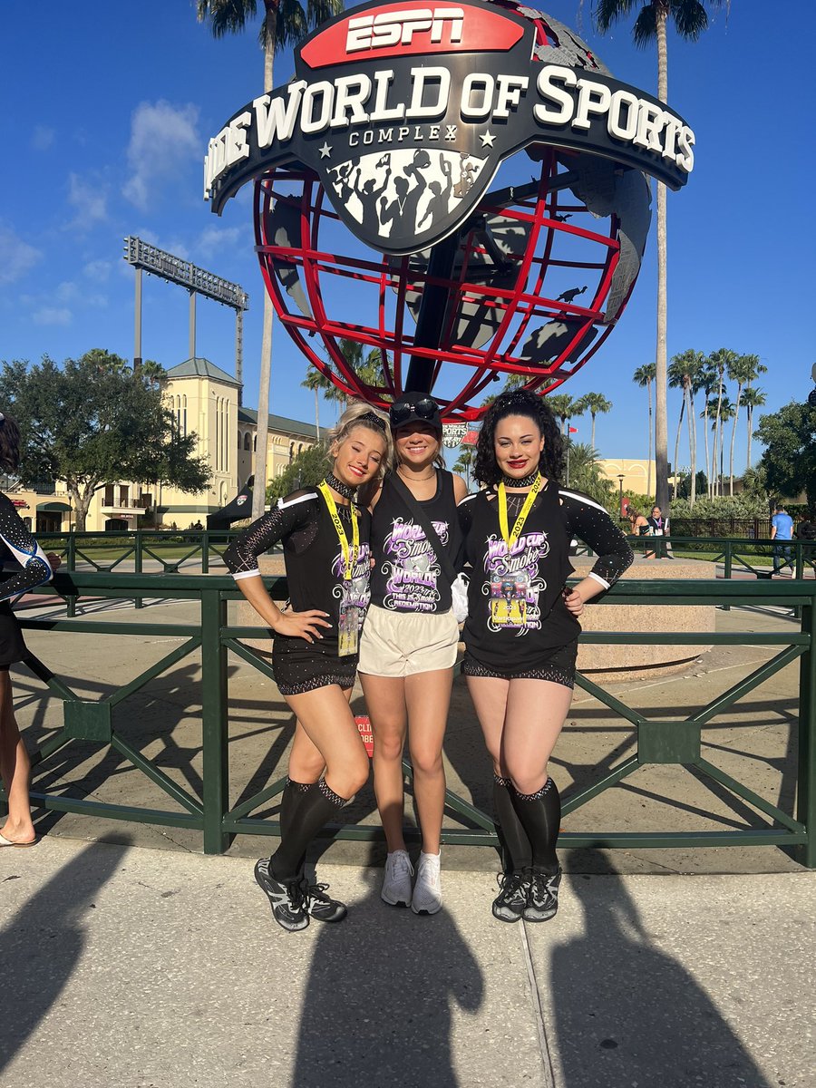 PacelynK's tweet photo. Worlds Day 1, but this time i’m a spectator 🌎 #smoke https://t.co/fHH4bzdp37