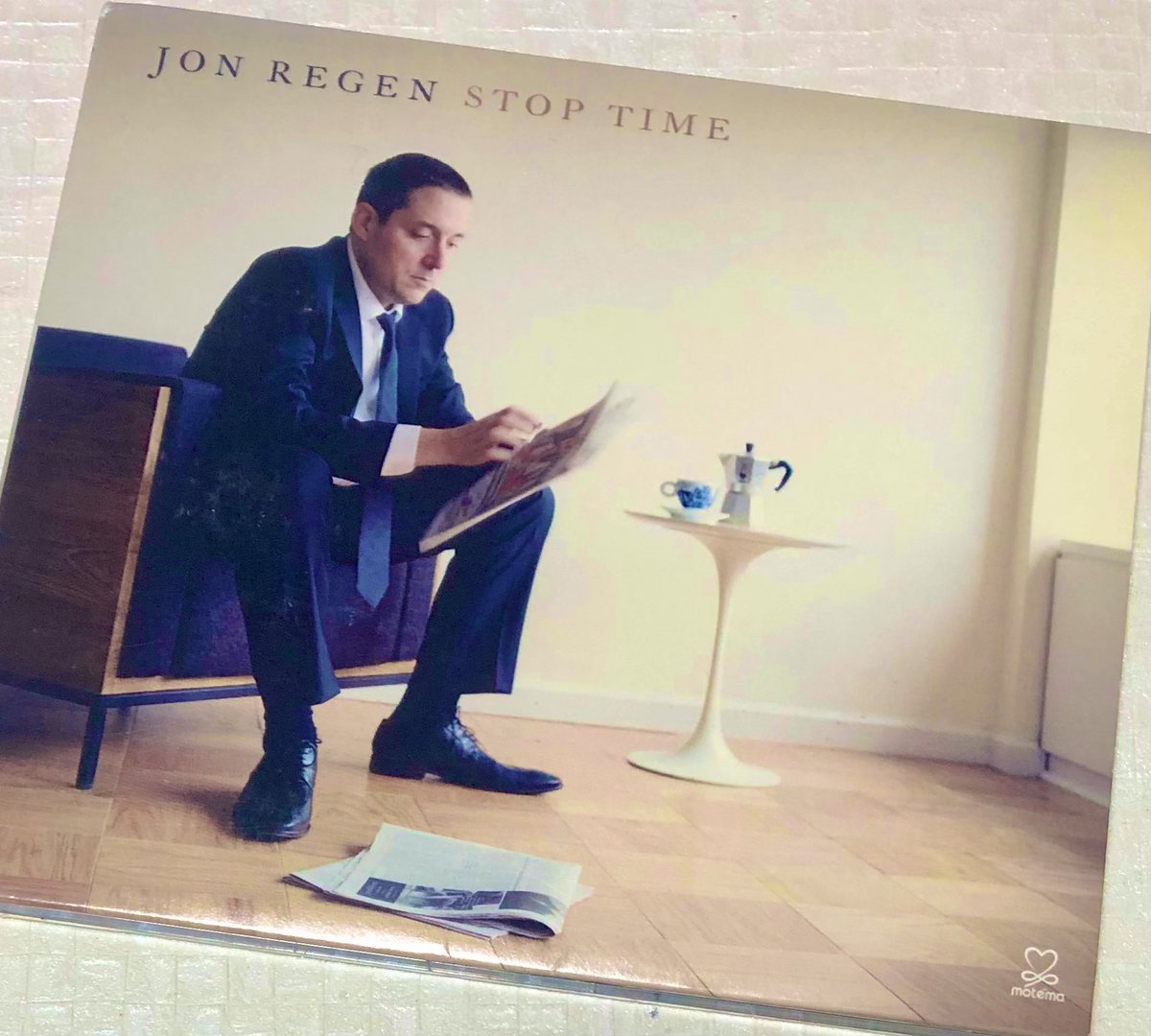 m527y's tweet image. 困難を乗り越えて辿り着いた優しさ。
今夜はエバーグリーンなこの名盤で元気をチャージです😌💿✨✨
#JonRegen #stoptime #homeagain #ssw #piano #pianoman
youtu.be/NE4llH0ybfg