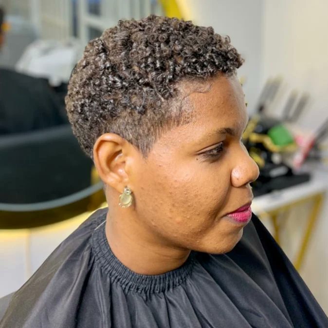EfSalon's tweet photo. Kazi zetu zinazingatia usafi wa hali ya juu na ubora. #hapana #hair #beauty https://t.co/gt3h1aMzTg