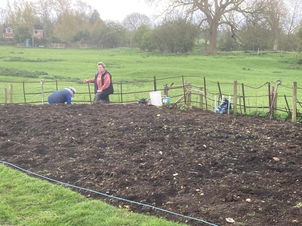 StnicW's tweet photo. StNicWilloughby @StnicW .. our amazing volunteers are cracking on with the #CommunityGarden. Our thanks to @HeritageFundUK National Heritage Lottery Fund for their support. Any locals wishing to join in the #greenfingersgang just come on down.... https://t.co/d5GFf4Dibp
