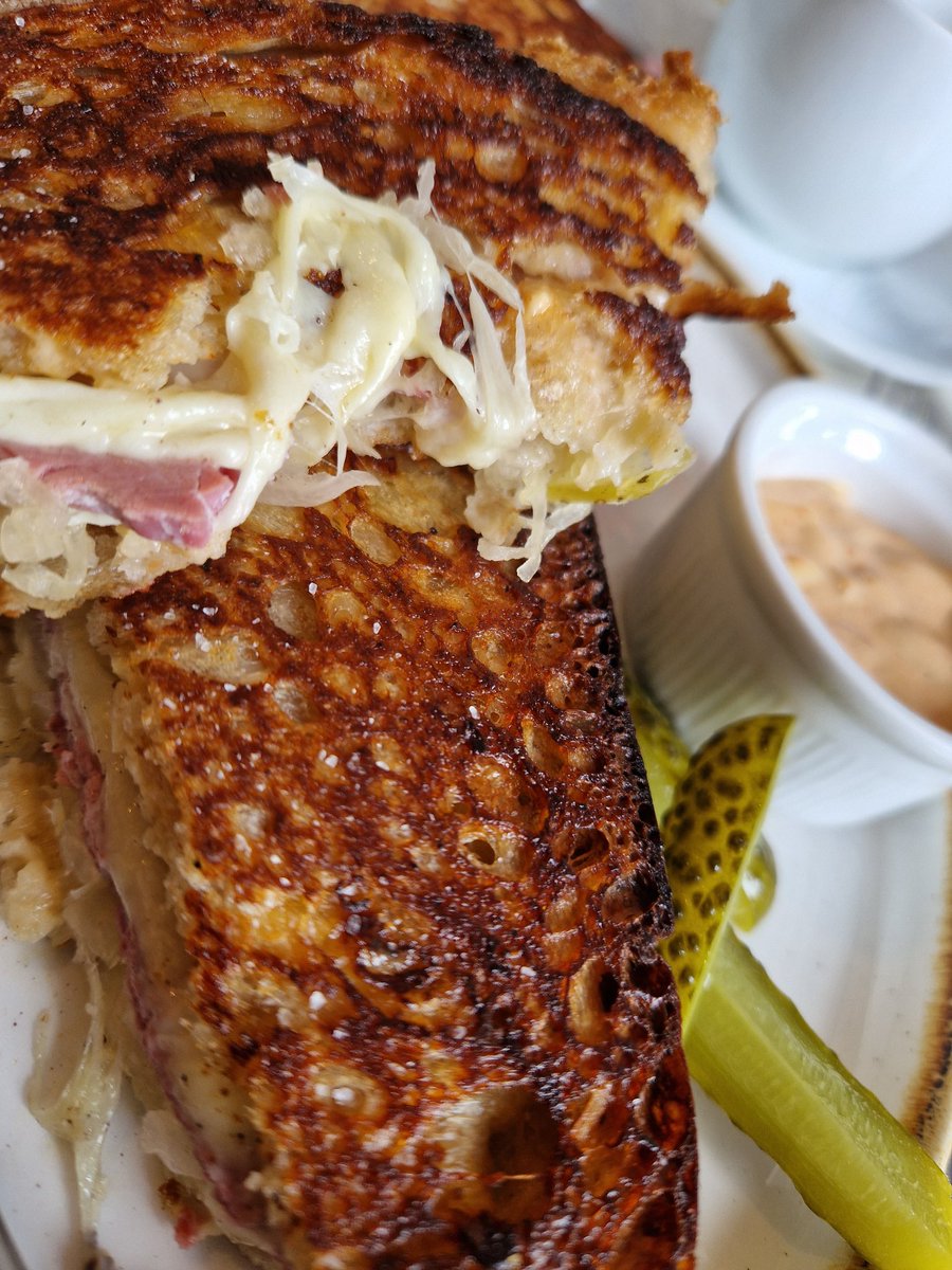 ReluctantF00die's tweet photo. Adare:

Home to bottleneck traffic and  @CafeLogradare 

You'd endure the traffic for a Ruben Sandwich featuring the amazing spiced beef from @mccarthykanturk for lunch🥰

A perfect stop-off to stretch the legs

...and miles to go before I sleep https://t.co/fvcKRGVIGE