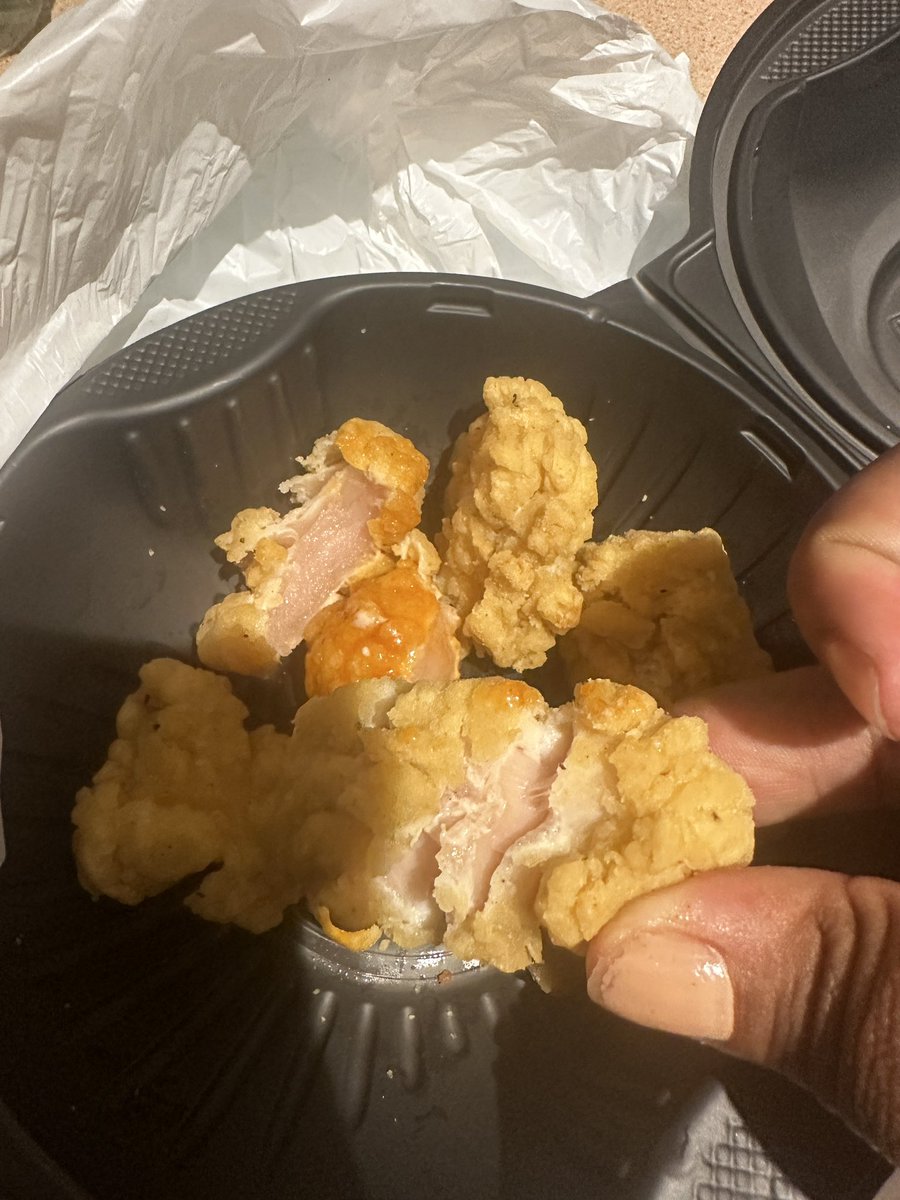 0hHeyItsShay's tweet photo. Hey @pizzahut , your Casselberry FL location tried to unalive my family with its negligence &amp; poor training. My 10 y/o daughter ate two of these chicken boneless chicken wings before I discovered they were raw &amp; was violently ill for 3 days! I reached out to corp &amp; no response. https://t.co/D9orCpHiNs
