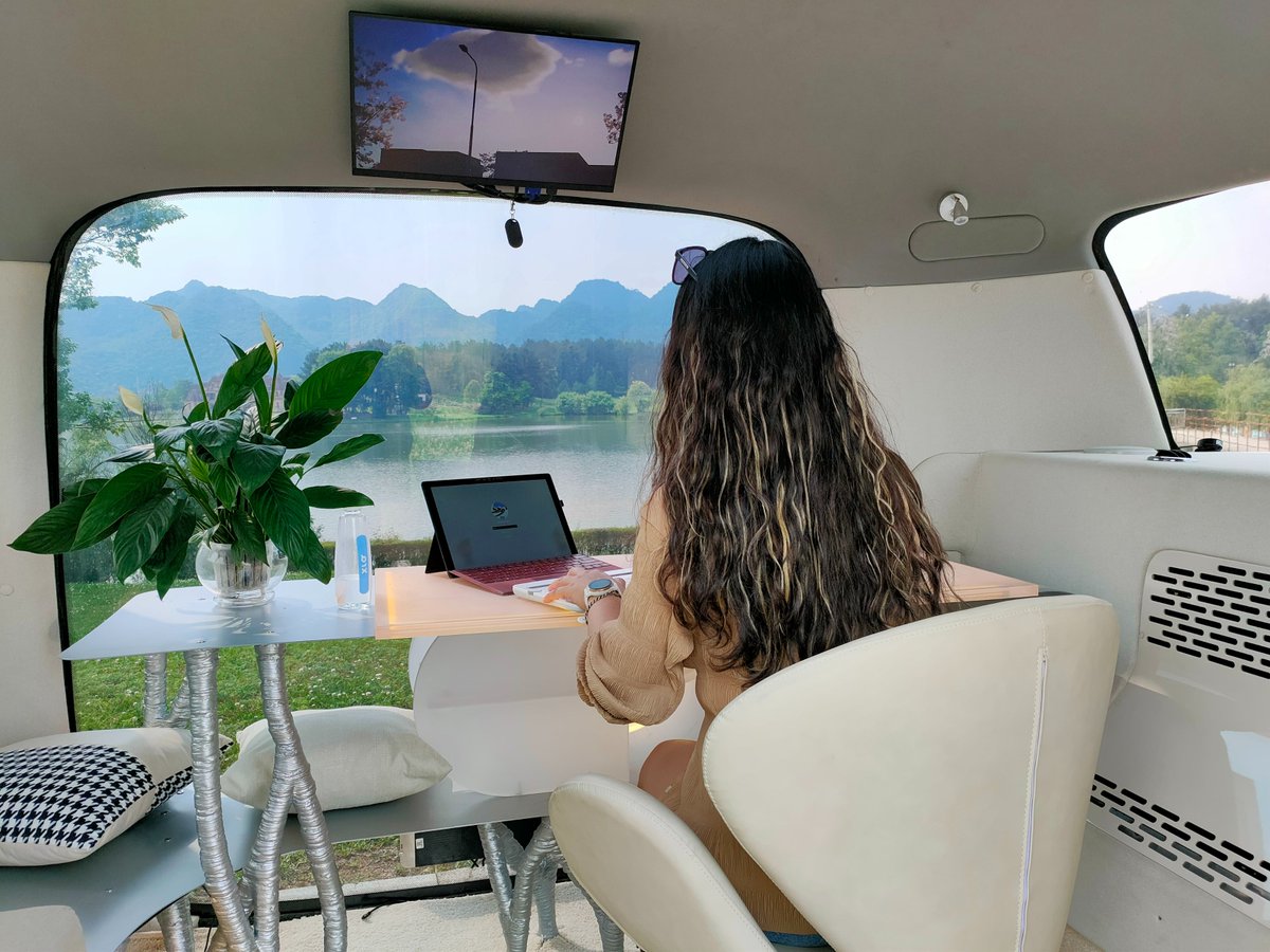 thepixmoving's tweet photo. Starting off the day feeling a bit blah? This is Friday. Let PIX #MovingSpace whisk you away to your own private paradise - and finish up any work left over from the week while taking in some fresh air by the lake.
#remotework #TodayisFriday #autonomousdriving https://t.co/uI0HNqf7XU