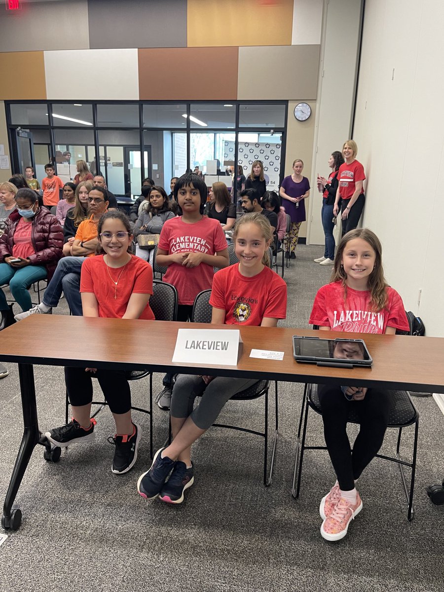 celestefoley21's tweet photo. These Lakeview students did an amazing job representing the the school at Battle of the Books yesterday! It was so much fun watching them! https://t.co/PHbV3NdtvO