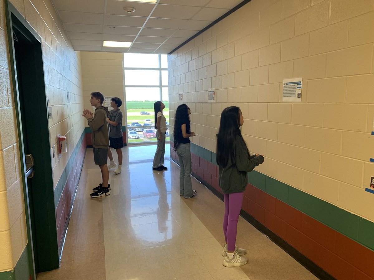 RJHlonghorns's tweet photo. Fun, movement and discourse in Spanish classes this morning! Students working together in a “Running” dictation activity! #RJHGameon https://t.co/VQPI9OvH5U