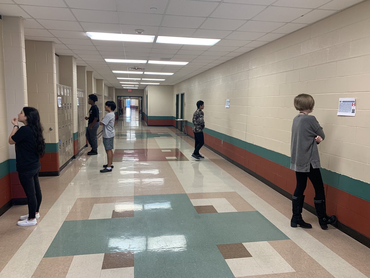 RJHlonghorns's tweet photo. Fun, movement and discourse in Spanish classes this morning! Students working together in a “Running” dictation activity! #RJHGameon https://t.co/VQPI9OvH5U