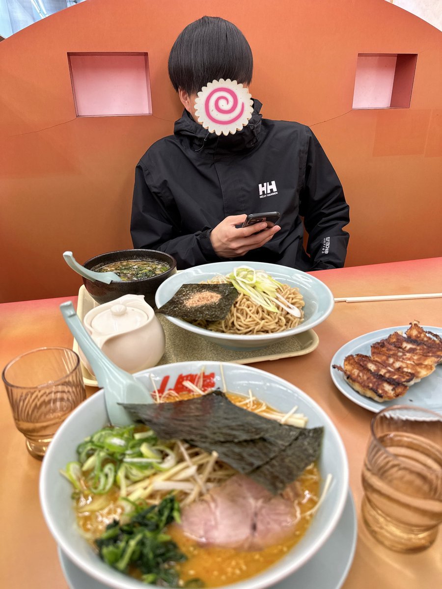 u7_10's tweet photo. 今週2回目だ怒られる〜言うて
おいしそうに食べてました(誰に怒られるんですか)。誰かに怒られろ(？)。
誰かに怒られるかもしれないのに山岡家の欲に付き合ってくれてありがとうね https://t.co/CtBXl44VNT