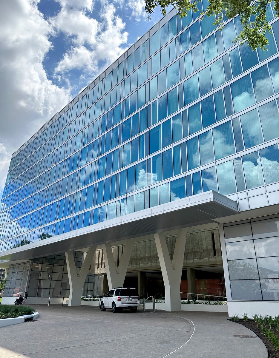 HiltonCollegeUH's tweet photo. Happy Friday, Hilton College! Our brand new Hilton Tower truly makes the whole campus ✨shimmer✨😉
.
.
.
.
#HiltonCollegeUH #UniversityofHouston #HospitalityProgram #HospitalityEducation #GoCoogs #CougarRedFriday https://t.co/WqKFULqkqQ