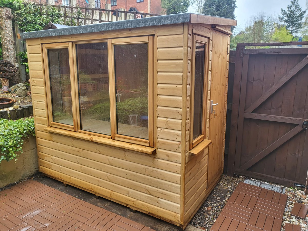 Customer delighted with her bespoke artist's #Studio delivered to #Stroud this am. Made to fit in a small #garden, fully insulated & lined with lots of shelving #glosbiz #homeart