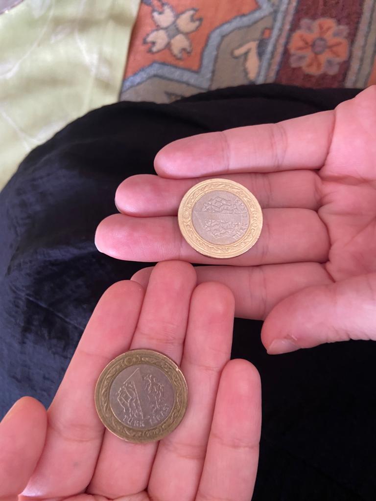 Ramazan Bayramını evlerinden, ailelerinden uzak, kaldıkları yurtta geçirmek zorunda kalan kardeşlerime  küçük bir jest yaparak ev ortamını, aile sıcaklığını az da olsa hissettirmek istedim. Bu bayramki harçlıkları benden oldu. 😅
Çünkü abla olmak..🥹