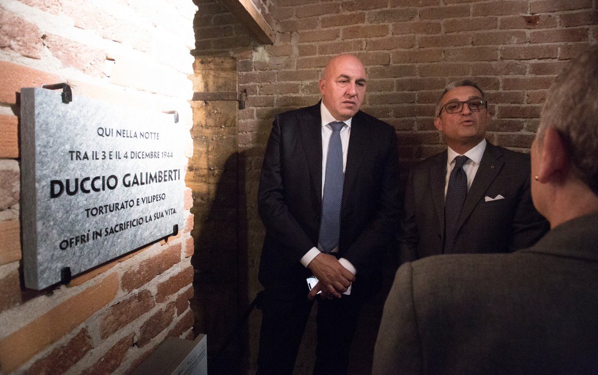 MinisteroDifesa's tweet photo. Il Ministro @GuidoCrosetto ha visitato il Museo “Terra di Artigiani”@confartigianato. Un tributo alla tradizione artigiana di #Cuneo. Lì si trova la cella dove fu prigioniero Duccio Galimberti, medaglia d'oro della Resistenza. https://t.co/nv3WuzzzkD