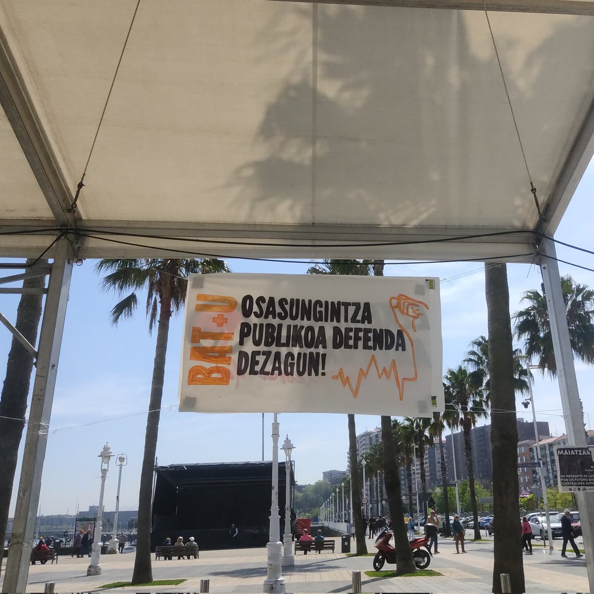 🟠OSUNGINTZA PUBLIKOA DEFENDA DEZAGUN!

✊🏾BIHAR DANOK BILBORA!

📍Santurtziko Portua