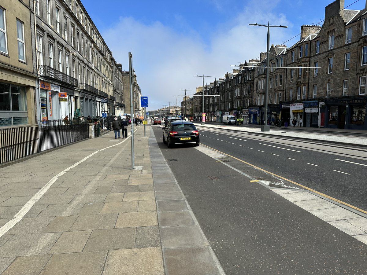 beerdrinkingman's tweet photo. Walked up to Leith Walk yesterday and saw this entitled driver thinking the cycle path was an ideal place to park their car when there were plenty of spaces next to them. 🤦‍♂️ Time to get some bollards in.
Zero parking attendants too.
@edtiss @CllrScottArthur https://t.co/wdogbNI4RQ