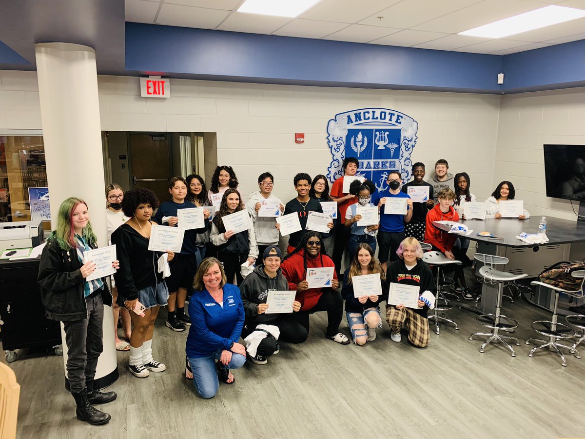 AncloteSharks's tweet photo. Principal brunch recipients and our top student volunteers recognized for a job well done!
#HappyFriday https://t.co/HRztkkQwy2