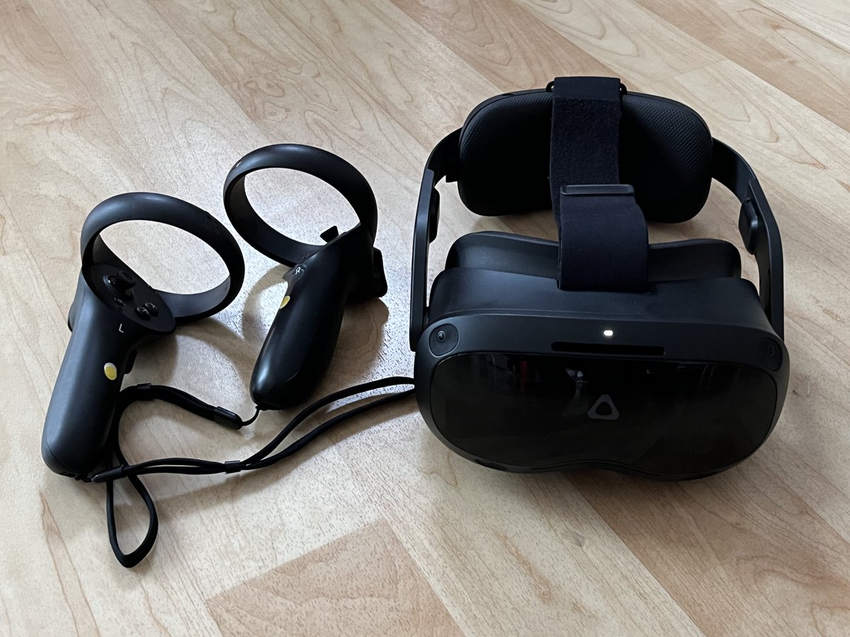 HopLariboisiere's tweet photo. [#Culture] À l'occasion des🔟 ans du partenariat avec le @MuseeLouvre, les patients et professionnels de l'@HopLariboisiere #FernandWidal @APHP ont pu découvrir l’expérience en #VR « En tête à tête avec la Joconde » 🤩
Merci HTC Vive et @vivearts 🙏
ℹ️ https://t.co/1T6152OTe0 https://t.co/rc2PFwuriU
