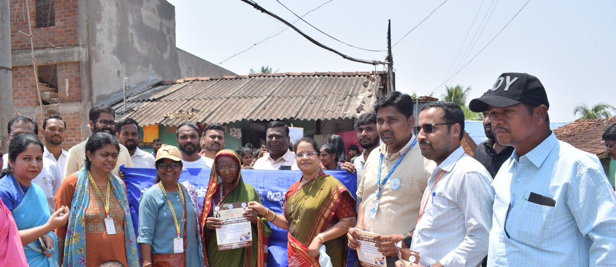 ZP_Belagavi's tweet photo. ಮತದಾನ ಎಂಬುದು ದೇಶದ ಪ್ರತಿಯೊಬ್ಬ ನಾಗರಿಕರ ಕರ್ತವ್ಯ ಹಾಗೂ ಮೂಲ ಹಕ್ಕಾಗಿದ್ದು,ಯಾವುದೇ ಆಸೆ-ಆಮೀಷಗಳಿಗೆ ಒಳಗಾಗದೇ ಪ್ರತಿಯೊಬ್ಬರು ಮತದಾನ ಮಾಡಲು ಮುಂದಾಗಬೇಕು ಎಂದು ರಾಣಿ ಚೆನ್ನಮ್ಮ ವಿಶ್ವವಿದ್ಯಾಲಯದ ಮೌಲ್ಯಮಾಪನ ಕುಲಸಚಿವರಾದ ಪ್ರೊ. ಶಿವಾನಂದ ಗೋರನಾಳೆ ರವರು ಹೇಳಿದರು.
#RDPR #RDWSD #ECI #CEO #SVEEP #LETS_VOTE https://t.co/BYPtMK0vL8