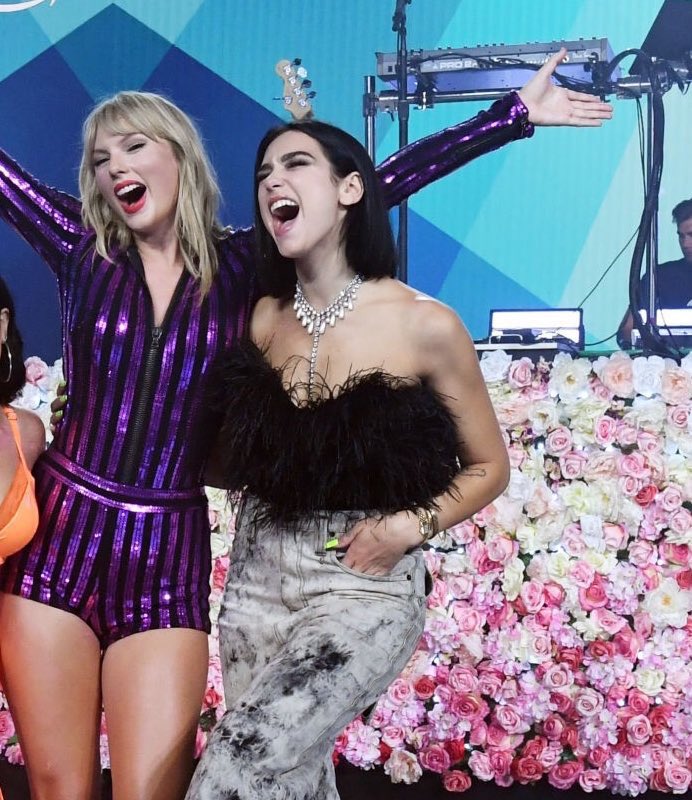 duasfacts's tweet photo. dua lipa x taylor swift moments 💌 (special thread) https://t.co/cfbKn3npUG