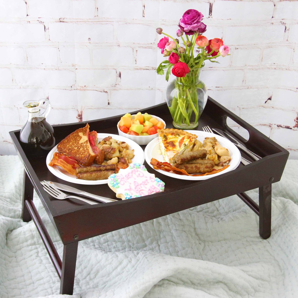 cafepierrot's tweet photo. Order Mother's Day online!! Beautiful macarons, cookies, cakes, and 🌸BREAKFAST IN BED🌸 everything you need to celebrate all of Mom's hard work! Order TODAY! Deadline is May 8th for pickup on May 13th! https://t.co/dNqurYvedF