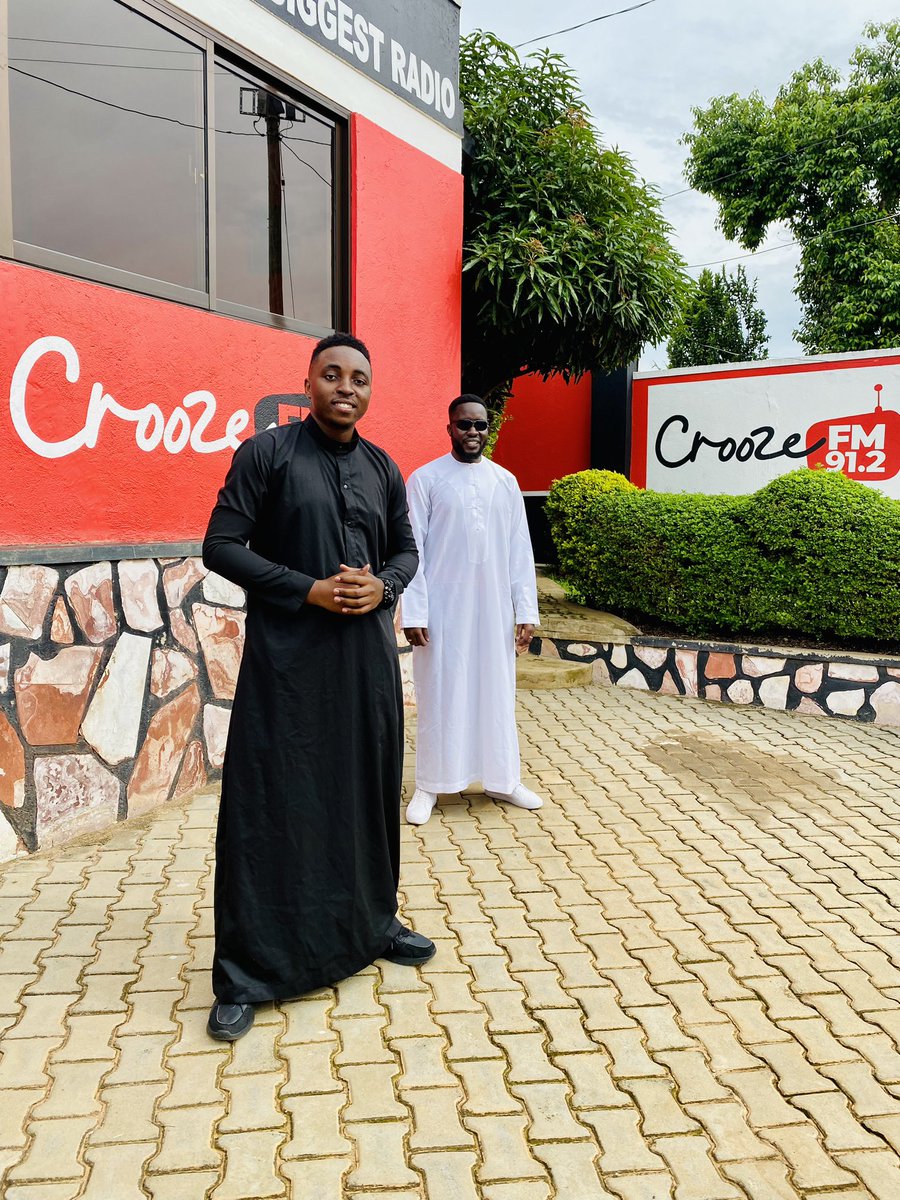 BelgaLive1997's tweet photo. Welcome to the #EveningSwitch 🔥🔥 <> #TGIF with @BelgaLive1997 🎤😎 alongside @DeejBanxx 🎧🎚️🎛️ only on western Uganda’s biggest radio 📻
5-8pm 🔥
#EidEdition 🧕🏻🧕🏻👳♀️👳♀️
Listen Online: https://t.co/mLNSTJIU5A https://t.co/jekgC3hUUQ