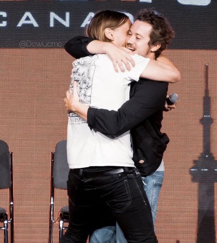 jamiebowerBOT_'s tweet image. Bom dia, Darlings! Passando só pra lembrar vocês disso aqui... Quem sabe em breve nos encontraremos novamente. 🖤👀