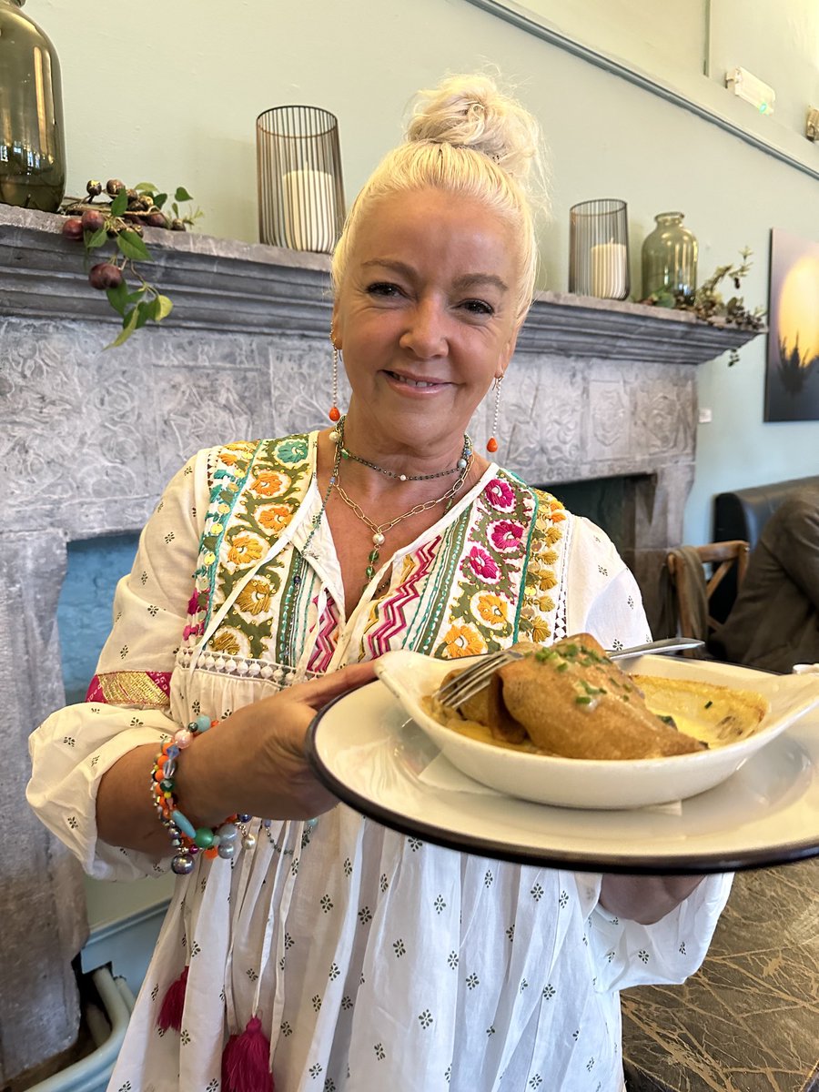 GylesB1's tweet photo. Lunch is served - &amp; it’s delicious!  Thank you, Beth! https://t.co/QCwOht6DQ3