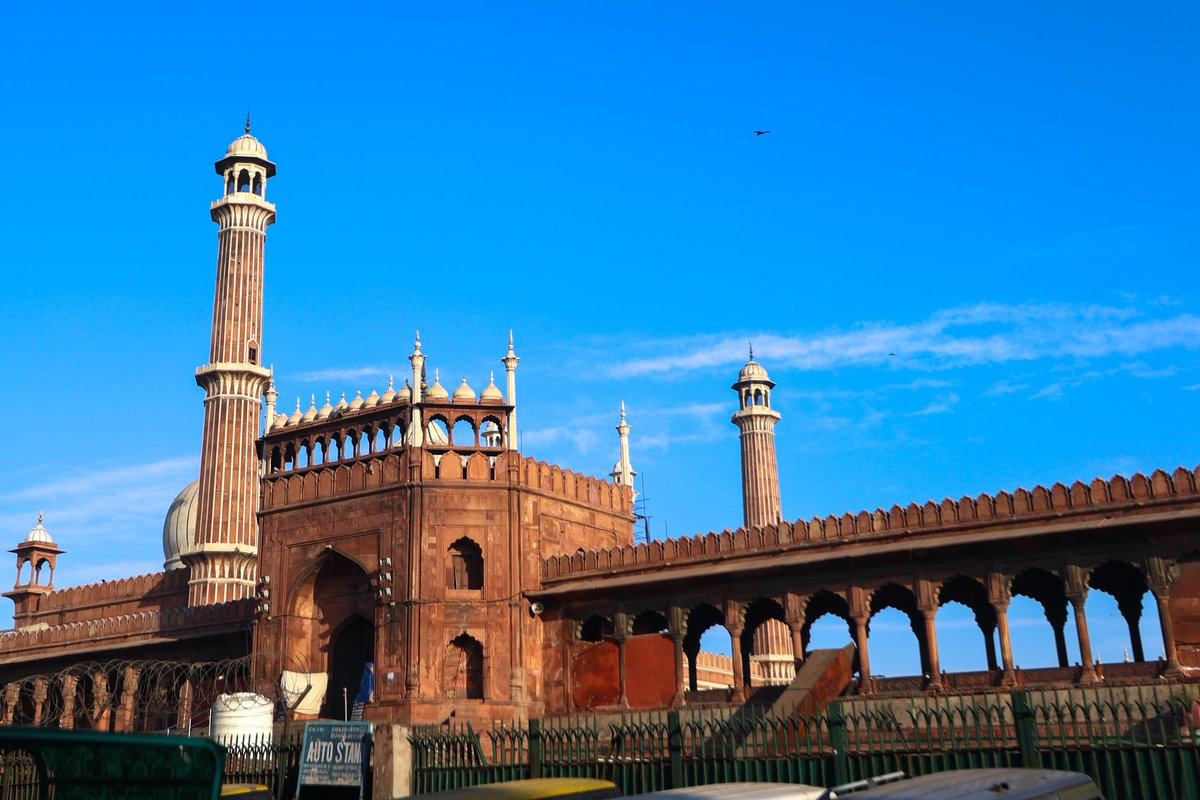 Jumma Mubarak🌙
.
#jamamasjid #jamamasjiddelhi #delhidiaries #delhi #jummamubarak #eidmubarak #stroytelling #bhayankarआल_c #storiesofindia