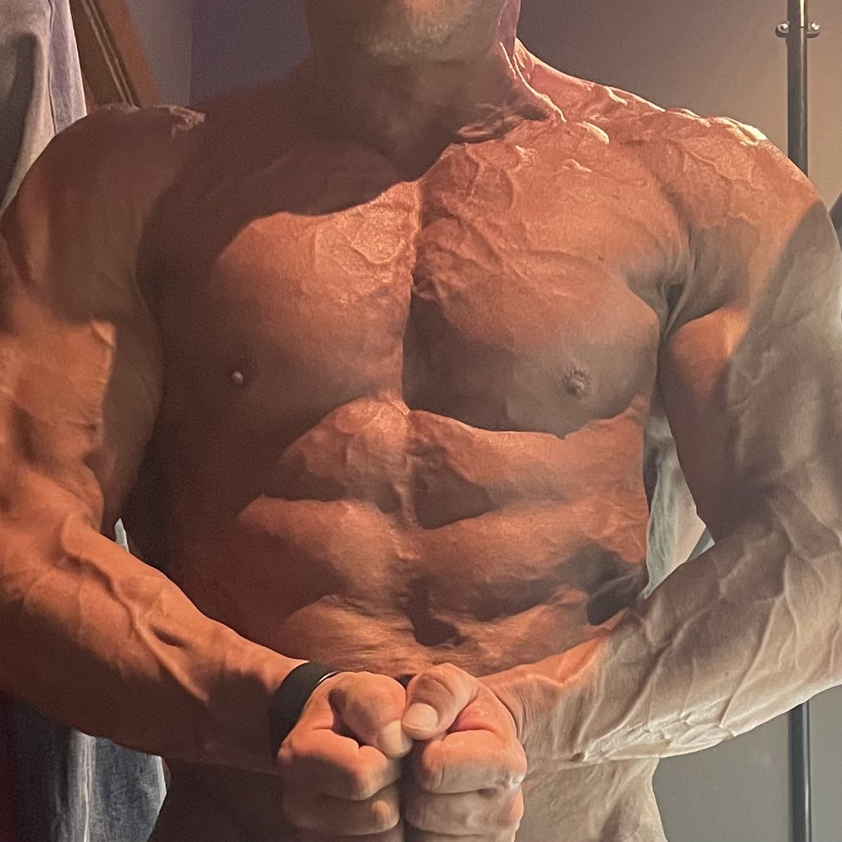 akafitbull's tweet photo. Post sunbed pumps and vascularity!!! #fitover40 #fitnessaddict #sunbed https://t.co/3vkQfHn4UA