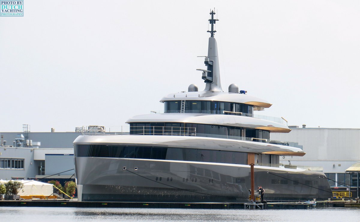 Dutchyachting's tweet photo. The 84m/ 275’7” Project 710 with her mast set. Photos by @Dutchyachting.
#Project710 #Feadship #Superyacht #Megayacht #YachtNews https://t.co/juJLcbFTPg