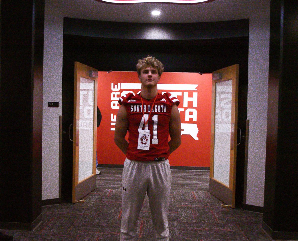 Great visit to <a href="/SDCoyotesFB/">South Dakota Football</a> loved to learn what the program is about and seeing the updated facilities. Big thanks to <a href="/_CoachHodge/">Elijah Hodge M.Ed.</a> <a href="/coachcdantew/">Coach Warren</a> <a href="/CoachTJohansen/">Travis Johansen</a> for the hospitality while I was there too. Go Yotes!
<a href="/coachplanz/">Ron Planz</a> <a href="/LZHSFootball/">LZHS Football</a> <a href="/CoachBigPete/">Peter "Coach Big Pete" Leinweber</a> <a href="/PrepRedzoneIL/">Prep Redzone Illinois</a> <a href="/dhpreps/">Daily Herald Preps</a>